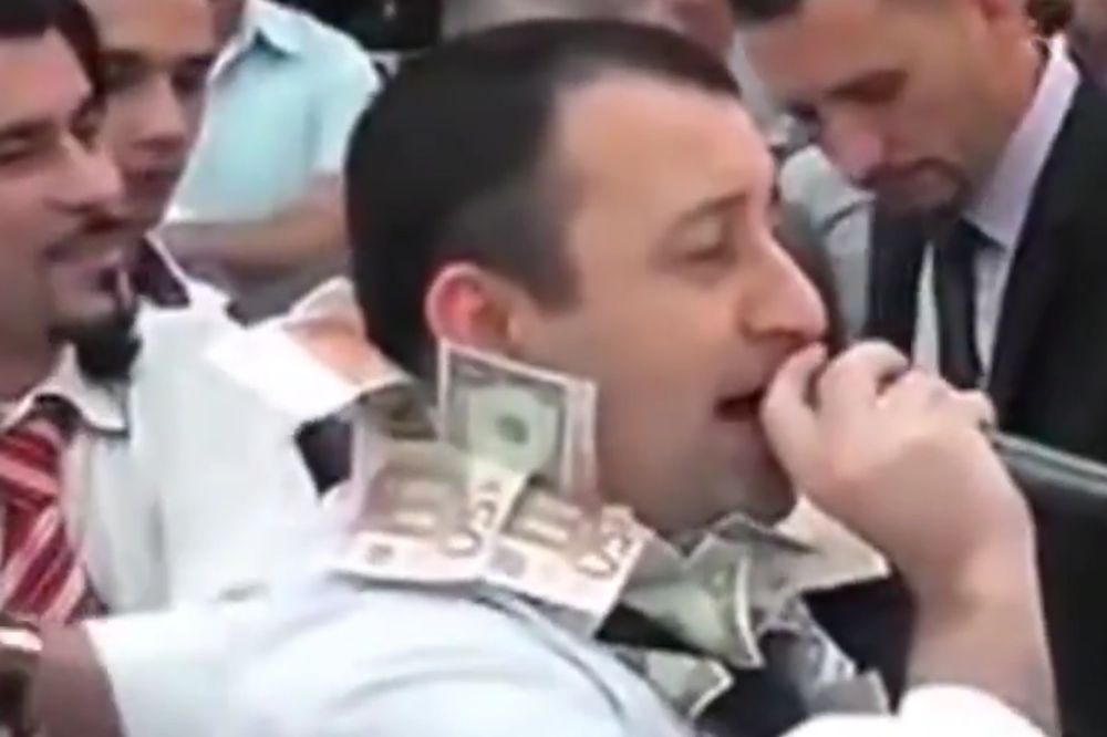 Lova do krova: Kako se albanski pevači kupaju u devizama? (VIDEO)