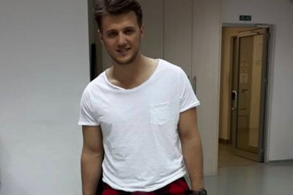 Ko je Farmer koji je vitlao nožem, pljuvao Bože pravde i vikao Alahu Akbar?