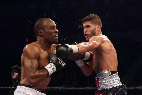 Izgubio je borbu zbog greške svog tima, ali mu je to spasilo život! (VIDEO)