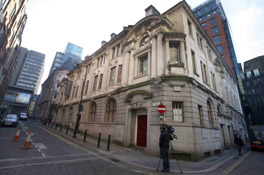 To je humanost: Legendarni Geri Nevil ustupa beskućnicima svoju zgradu zbog zime! (FOTO)