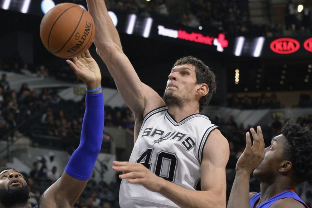 Kada je Bobi zakucao izazvao je delirijum, ali nešto drugo je oduševilo navijače Sparsa! (VIDEO)