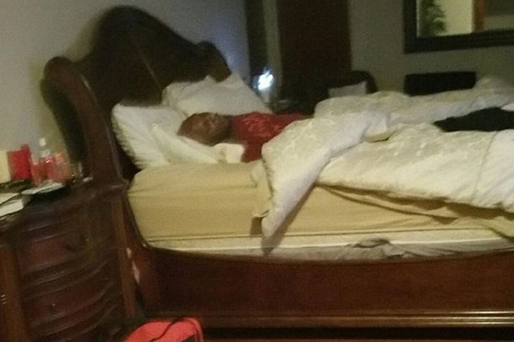 Procurele fotke totalno razbijenog Odoma iz bordela: Čovek ne zna gde se nalazi! (FOTO)