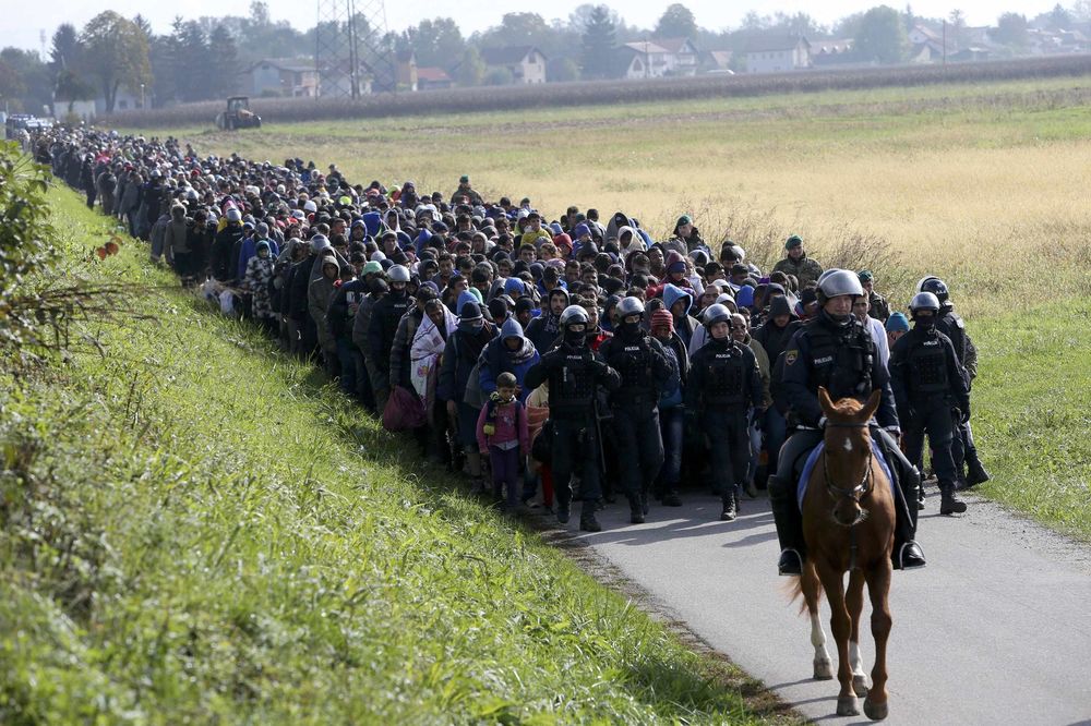 Kao u Marlijevoj pesmi: Hiljade migranata probilo kordon i prolazi kroz Hrvatsku! (FOTO)