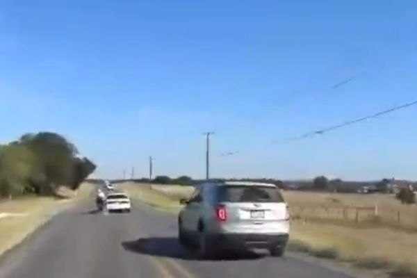 Šta se desi kada krenete da pretičete pogrešnog čoveka? (VIDEO)