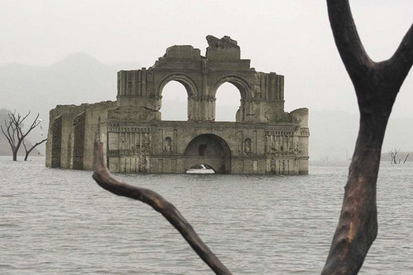 Crkva stara preko 400 godina izronila iz vode. Meksiko je u čudu! (FOTO)
