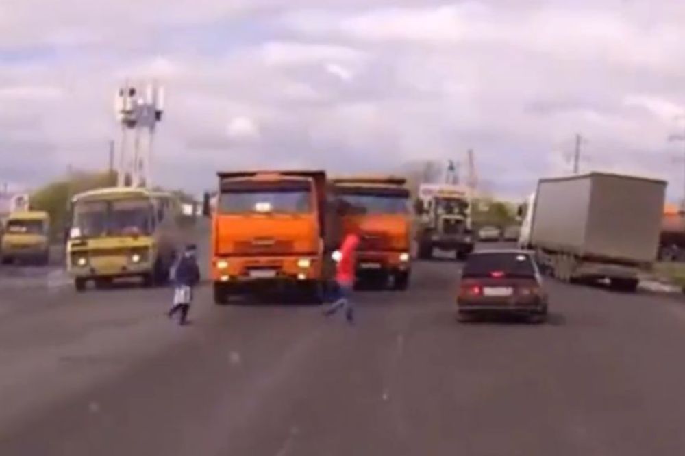 Ludačka sreća: Neverovatno je šta su ova dva Rusa preživela! (VIDEO)