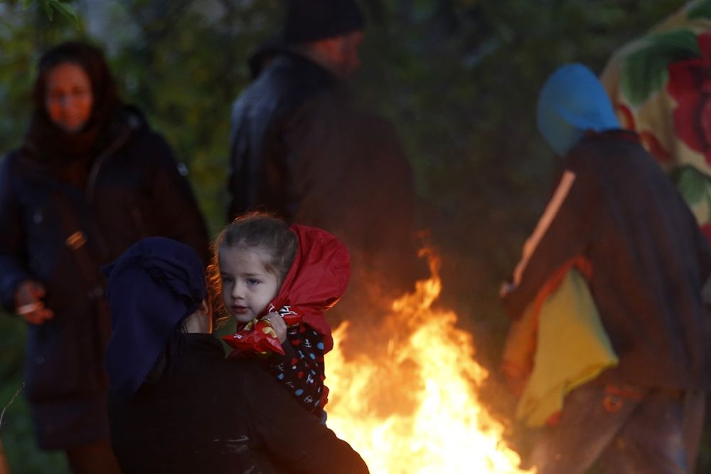 Migranti u Sloveniji organizovano pale šatore! (VIDEO)