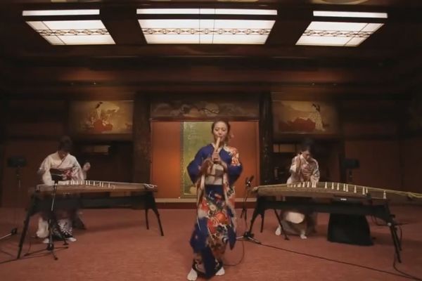 Ovakvo izvođenje čuvenog hita Majkla Džeksona još niste čuli! (VIDEO)