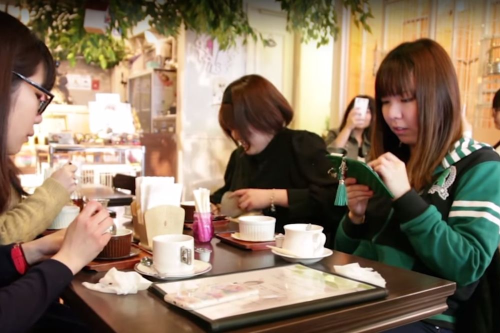 ZABRANILI IM DA PRIČAJU: Hit u Japanu su kafići u kojima se ćuti?!
