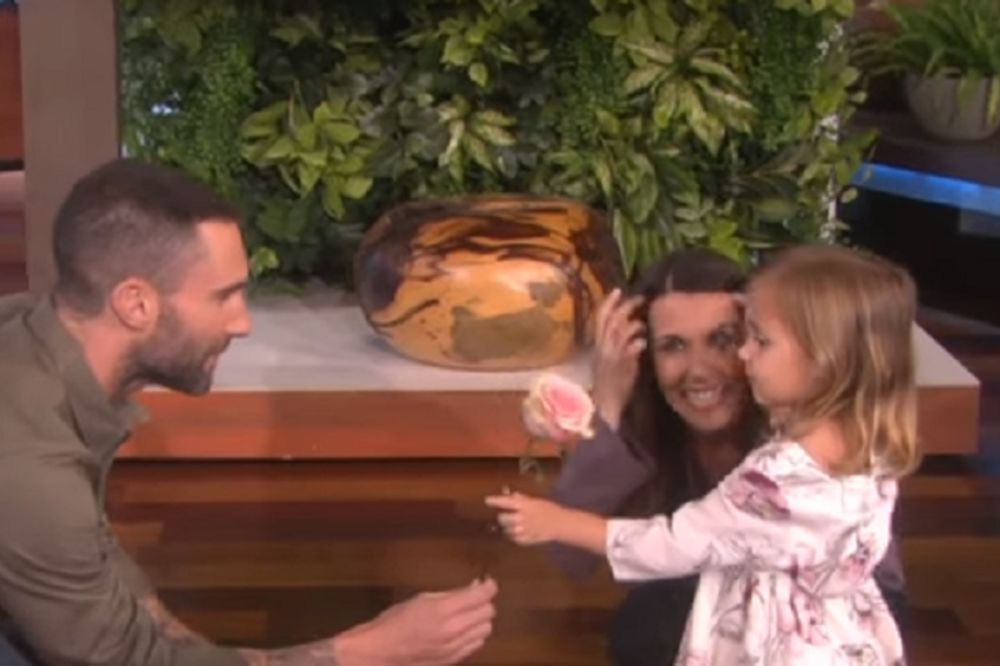 Plebice je! Adam Levin ima novu devojku - i ona je jako ljubomorna na njegovu suprugu! (VIDEO)