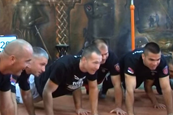 Oborio Ginisov rekord s 5.820 zgibova, pa uradio 10 sklekova da proslavi pobedu (VIDEO)