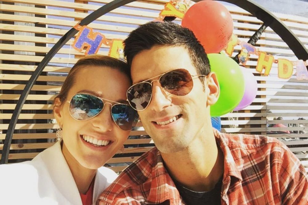 Procurele fotke sa žurke povodom prvog rođendana Novakovog sina! (FOTO)