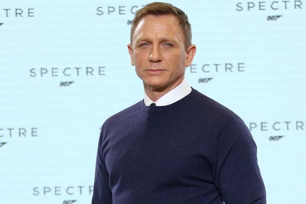 Ofucao se Džejms Bond! Da li vam sada liči na agenta 007? (FOTO)