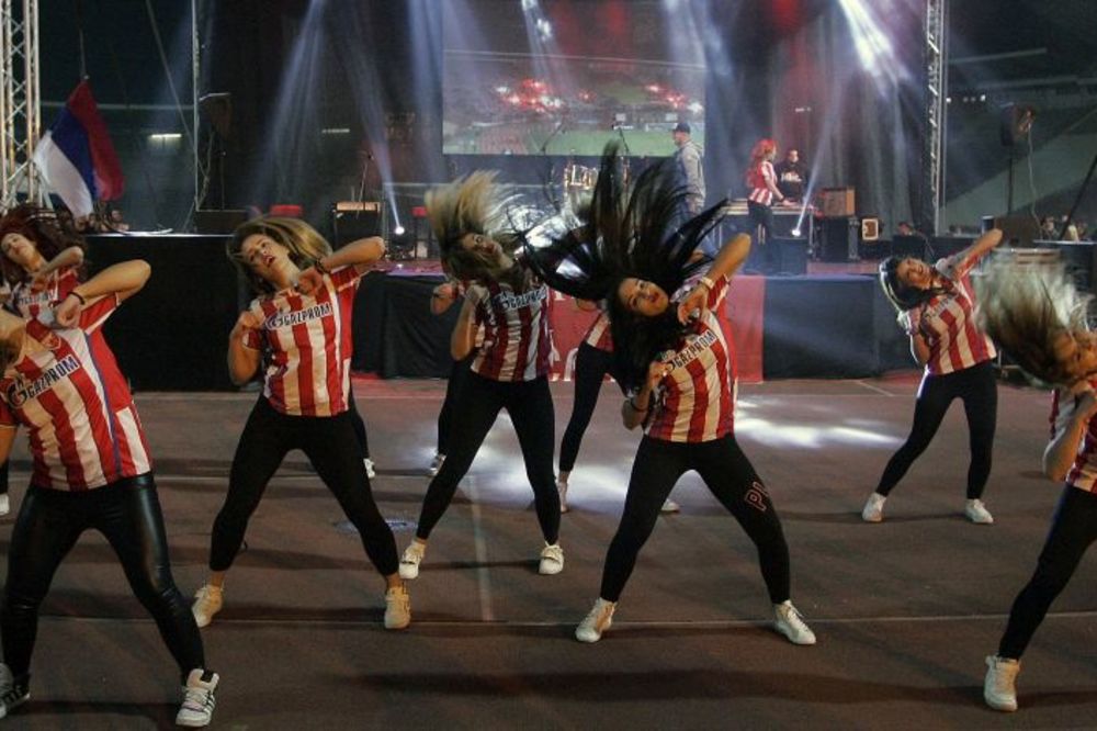 Igračice, baklje, hitovi devedesetih za potpuni delirijum na Marakani! (FOTO) (VIDEO)