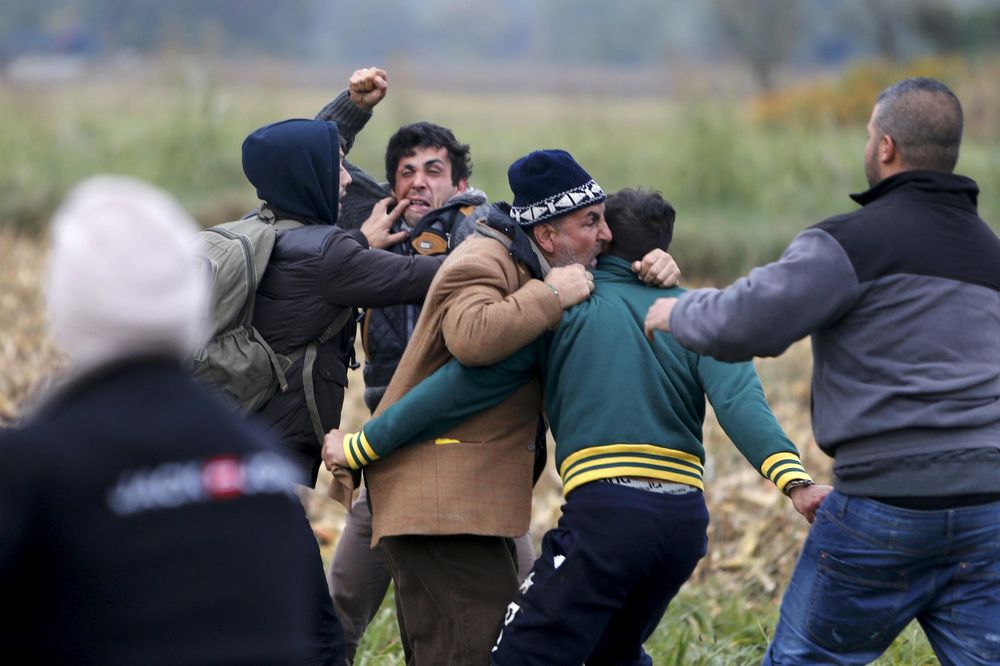 Dok se Hrvati i Slovenci svađaju, migrant izboden u tuči!