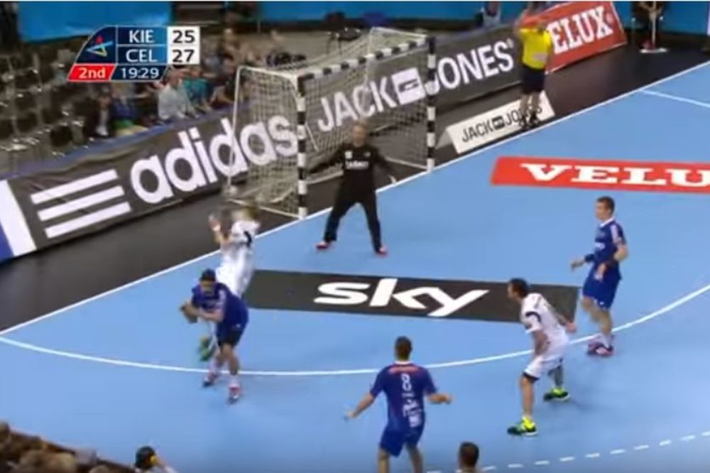 Izveo piruetu u skoku i dao gol: Da li ste videli lepši pogodak u rukometu? (VIDEO)