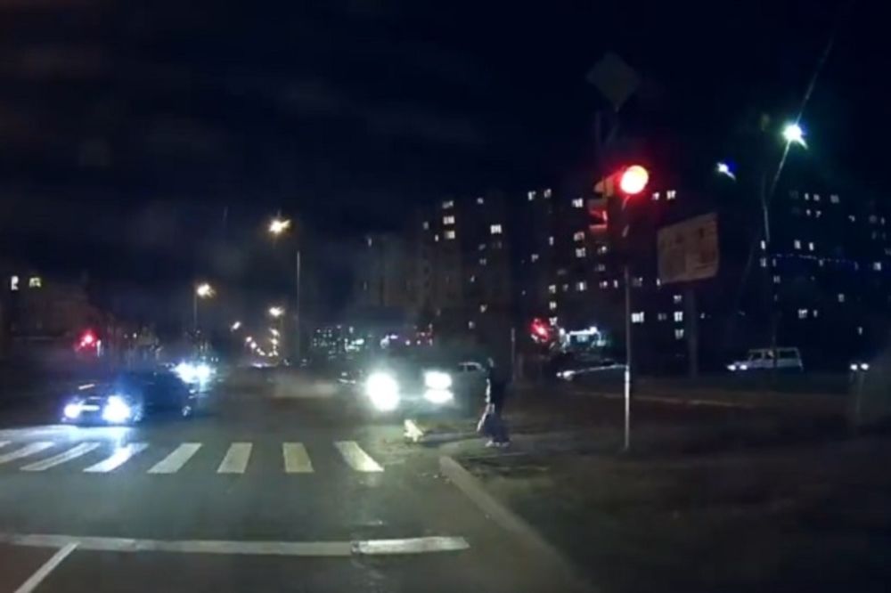 Smrt u deliću sekunde. Žena nije imala nikakve šanse! (UZNEMIRUJUĆI VIDEO)