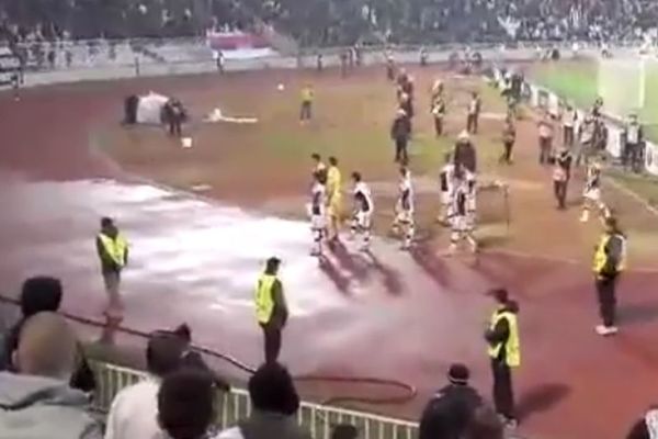 Grobari pozvali igrače na poluvremenu i podržali ih pred nastavak igre! (VIDEO)