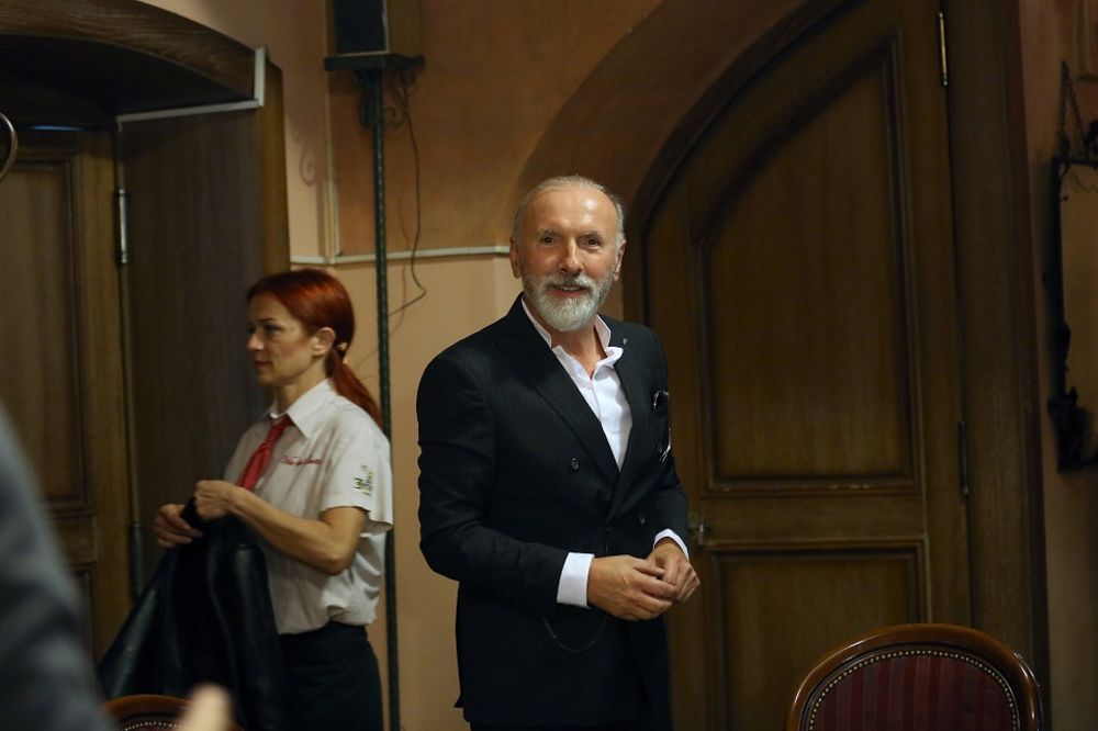 Skandal: Merlin zabranio unošenje srpskih zastava u Arenu!