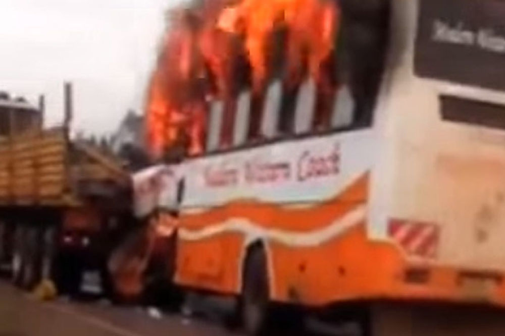 Stravična nesreća u Francuskoj: 42 žrtve u direktnom sudaru autobusa i kamiona (FOTO) (VIDEO)