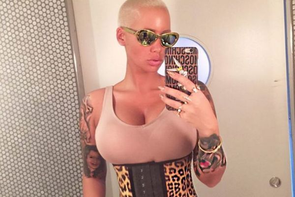 Skinula se Amber Rouz! Da li vam je Kim Kardašijan i dalje bolja? (FOTO)