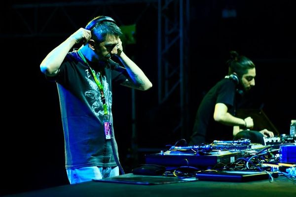 Happy People ekipa je ponovo na okupu! Znači - luda žurka!