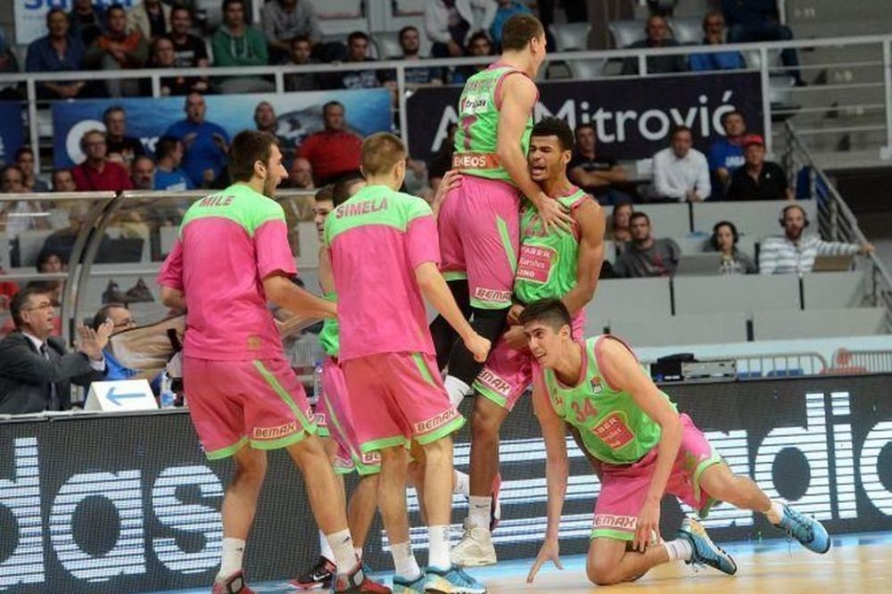 Tajfun nije dovoljan da bi se oduvala Mega! (FOTO)