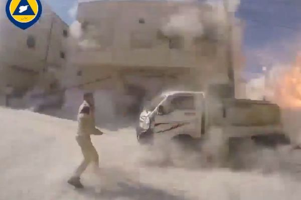 Stravična eksplozija samo nekoliko metara od prometne raskrsnice! (VIDEO)