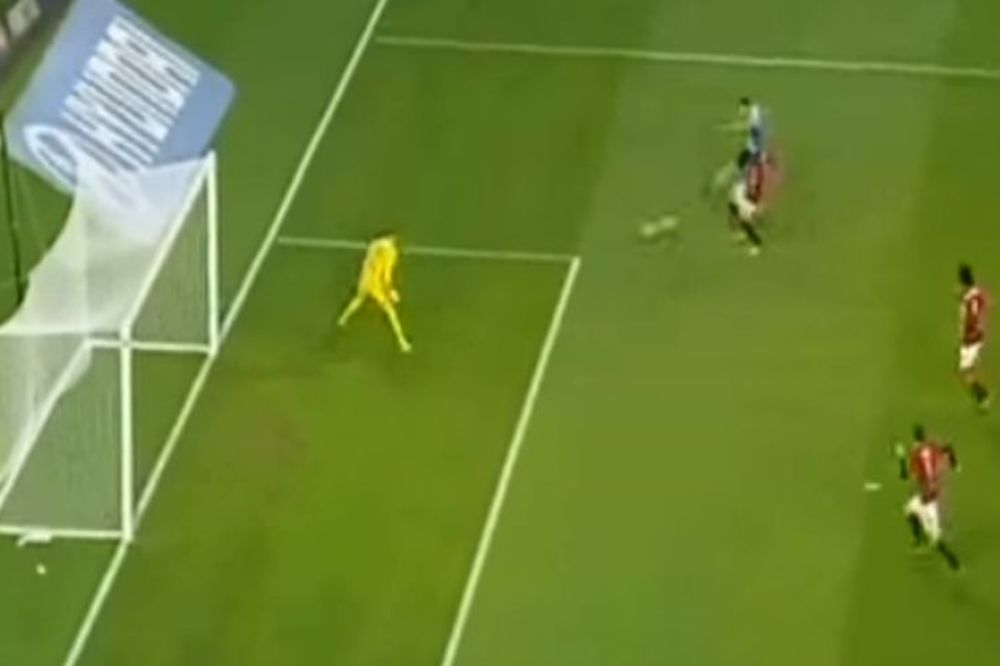 Navijači Zvezde su ga obožavali, a posle ovog gola za njim luduju pristalice Sidneja! (VIDEO)