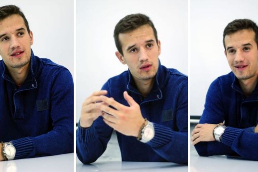 Espreso intervju nedelje: Zvezdin emotivac o suzama, o tome šta ga loži... (FOTO) (VIDEO)