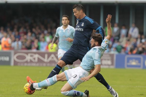 Trava ima noge: Najboljeg igrača sveta faulirao teren! (VIDEO)