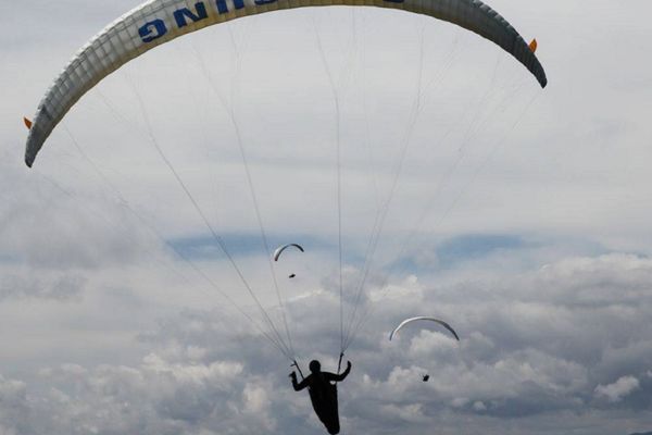 Izraelac paraglajderom odleteo u Siriju i priključio se džihadistima!