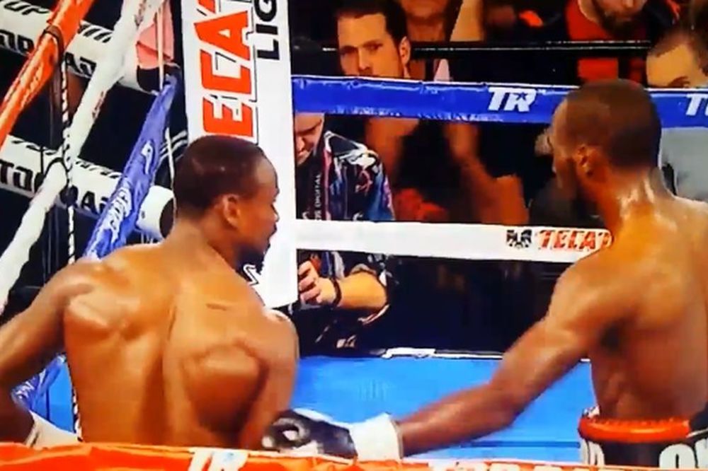 Toliko ga je isprebijao da ovaj nije znao u koji ugao treba da ide! (VIDEO)