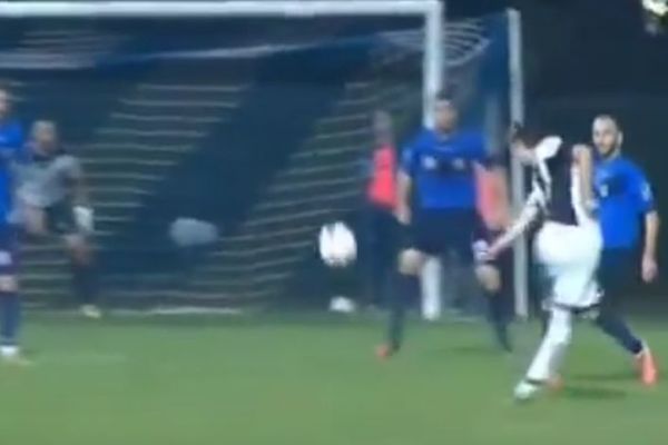 Kakva bomba: Projektil Petrovića zaustavila prečka! (VIDEO)