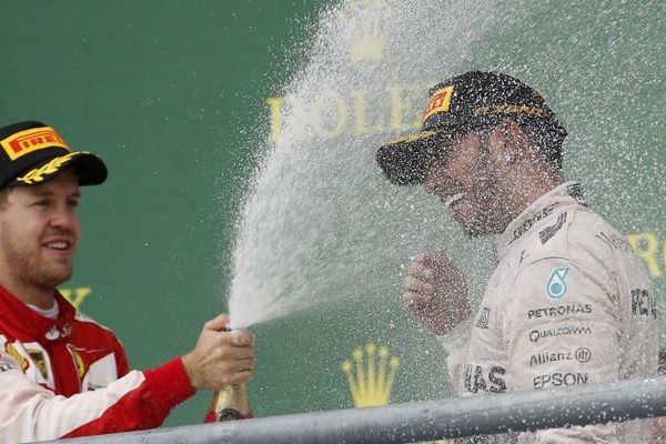 Uz pomoć kolege Rozberga: Hamilton osvojio treću titulu šampiona! (FOTO)
