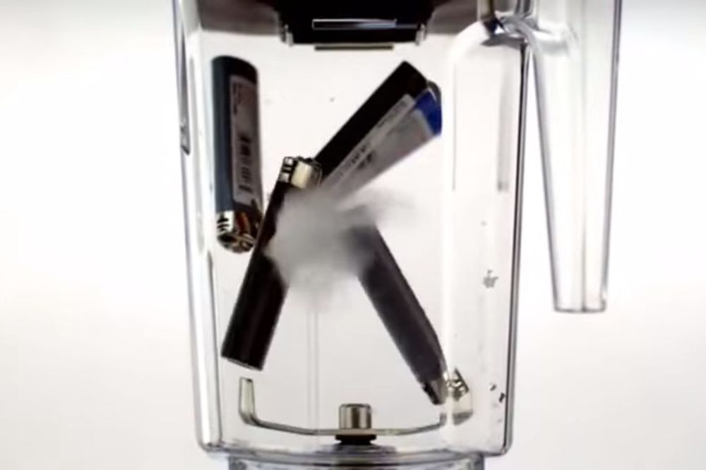 Ubacili su upaljače u blender: Ne možete da zamislite šta se desilo (VIDEO)