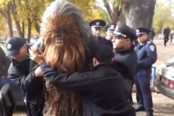 Ukrajinci uhapsili Čubaku zbog kampanje za Darta Vejdera! (VIDEO)