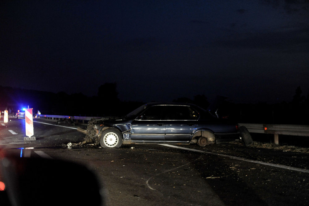 Vozač kamiona poginuo, četvoro ljudi povređeno u lančanom sudaru!