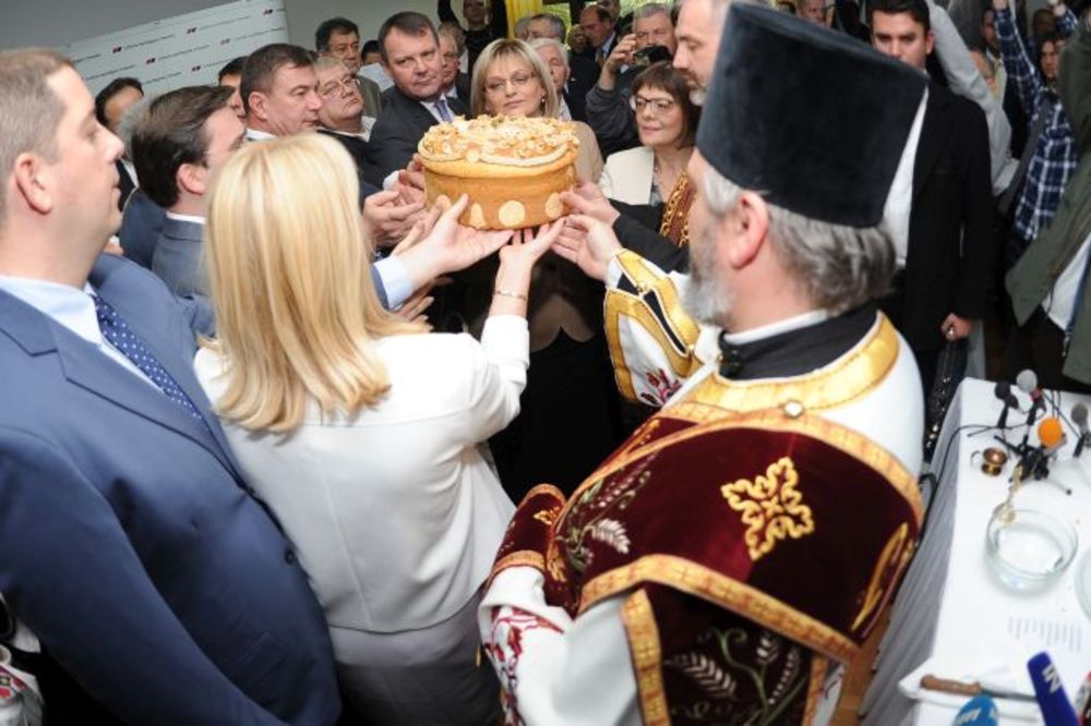 Pogledajte kako je bilo na slavi kod naprednjaka (FOTO)