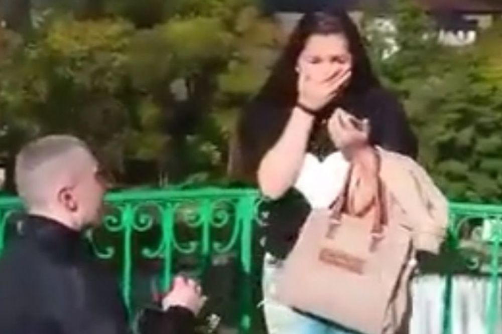 Jajce online javlja: Najdirljivija prosidba koja je rasplakala sve! (VIDEO)