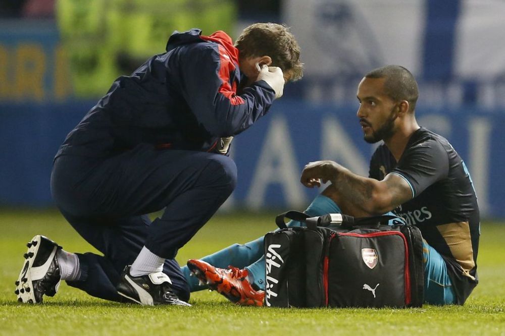 Venger već u 18. minutu izveo dva igrača iz igre! Jedan je na terenu proveo svega 13 minuta! (FOTO)