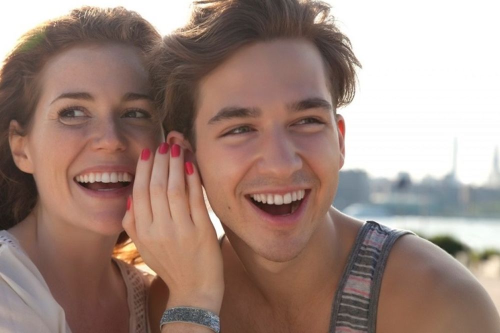 Kako da osvojite muškarca? Najjednostavniji ženski trik koji uvek pali! (GIF)