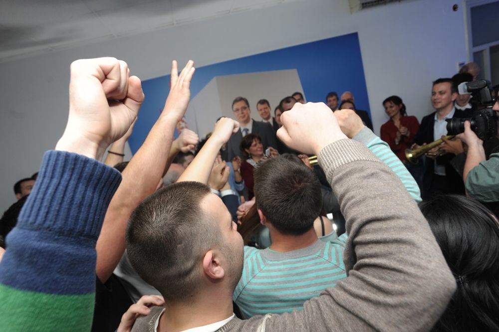 Da se Tviteraši pitaju SNS ne bi bio na vlasti! (FOTO)