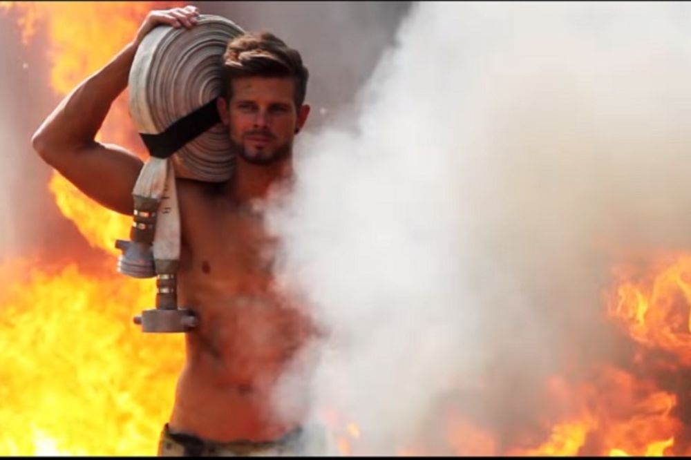 Oni su seksi vatrogasci, a od njihovog kalendara ćete potpuno izgoreti! (VIDEO)