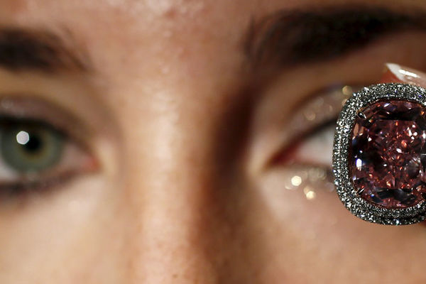 Tako mali, a tako... Skupocen! Šta mislite koliko košta ovaj prsten? (FOTO)