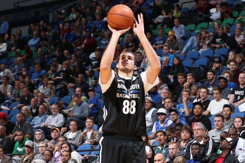 Dva Srbina debitovala u NBA: Bjelica doneo Minesoti pobedu protiv Lejkersa! (VIDEO)