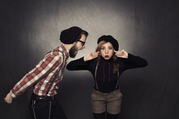 Nauka potvrđuje: Muškarci koji dobacuju ženama imaju manje testise! (FOTO)