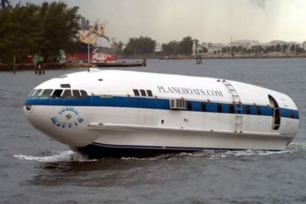 Avion pretvoren u brod: Čuveni Boing seče kroz talase (FOTO)