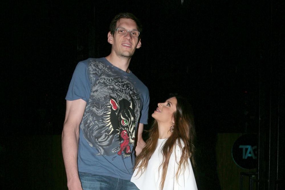 Da li je on najromantičniji srpski košarkaš? Marjanović posvetio hit pesmu svojoj supruzi! (VIDEO)