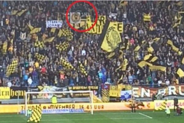 Vređali bolesnog Krojfa: Antisemitski transparent navijača Vitesea! (FOTO)